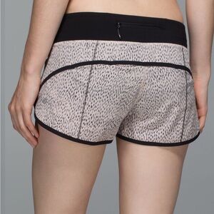 Lululemon Speed Shorts Size 4 Dottie Dash Grain 4 way stretch 2.5” Inseam